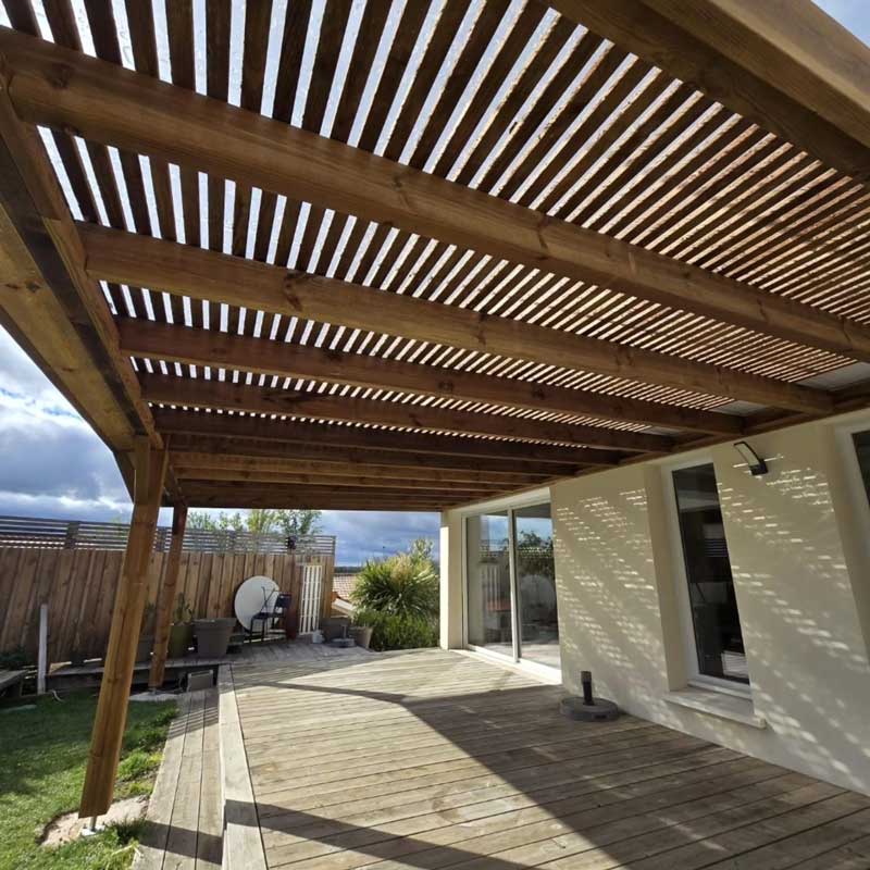 Pergola adossée en bois massif